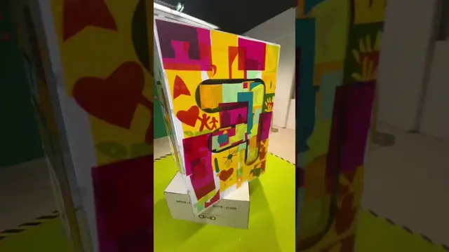 Cube – salon à Paris, 500 participants : Fresque Cube participative sans peinture pour recueillir