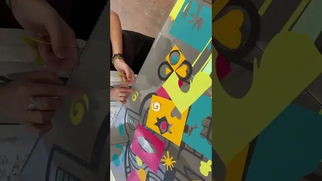 Fresque à plat – inauguration et première pierre à Labessière-Candeil, 200 participants : Une fresque inaugurale sans peinture pour fédérer vos